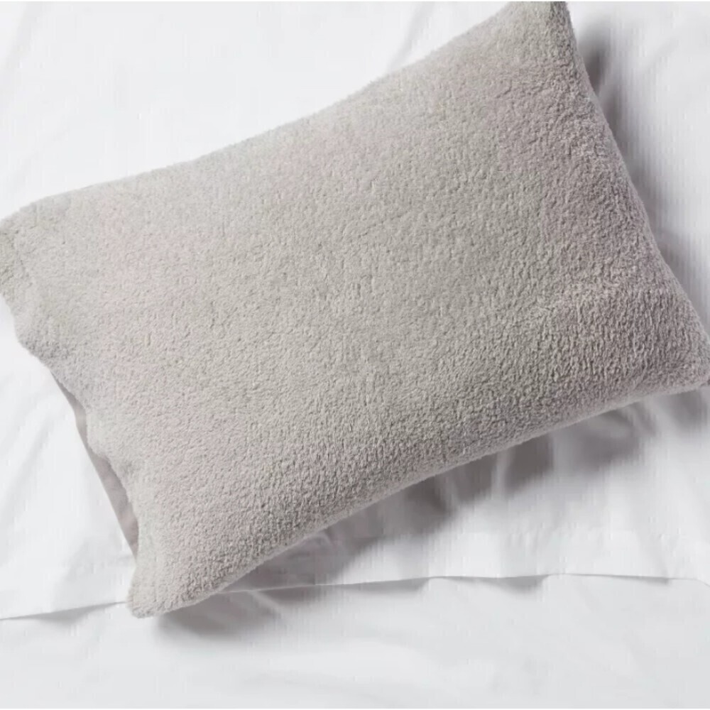 Reversible textured plush pillowcase - Room Essentials